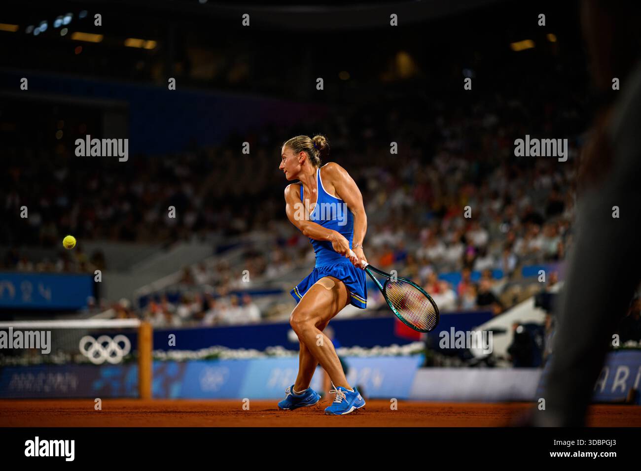PARIS, FRANCE - 31 JUILLET 2024 : - Marta Kostyuk (UKR) v Donna Vekic (CRO) - quart de finale en simple féminin, Tennis, Jeux Olympiques Paris 2024. Chez Rolan Banque D'Images