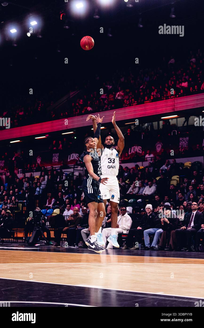 Londres, Royaume-Uni. 17 décembre 2025. Le joueur de Besiktas Vitto Brown lors du match du groupe B de la semaine 11 de l'Eurocup BKT entre Besiktas gain et London Lions. Crédit Carol Moir/Alamy Live News Banque D'Images