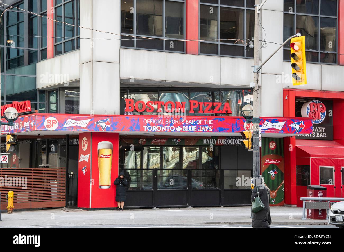 Boston Pizza sur Front Street West au centre-ville de Toronto, Ontario, Canada Banque D'Images