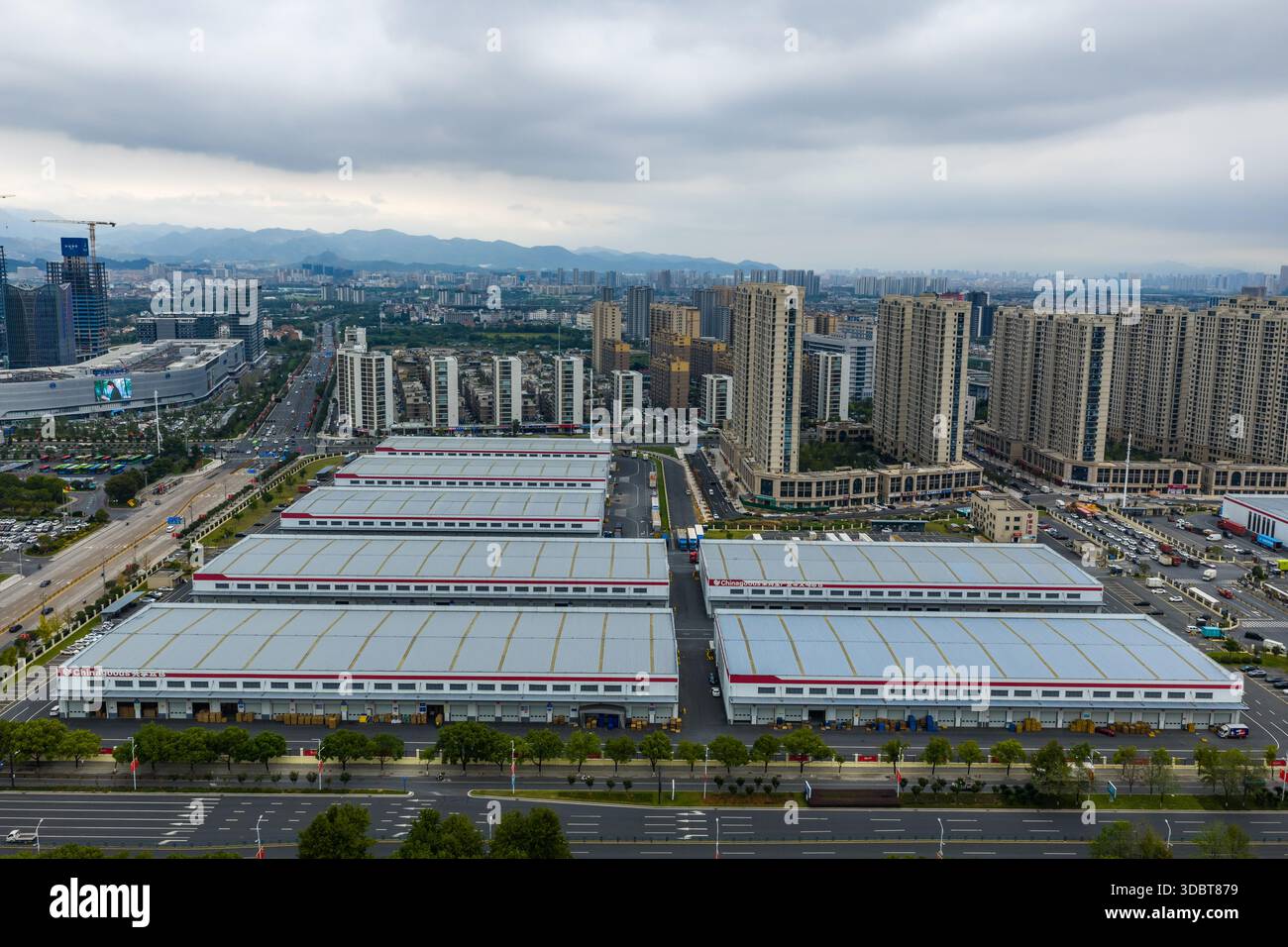 YIWU, CHINE - 16 OCTOBRE 2025 - Chine marché du commerce international de Yiwu dans la ville de Yiwu, province du Zhejiang, Chine le 16 octobre 2025. Banque D'Images