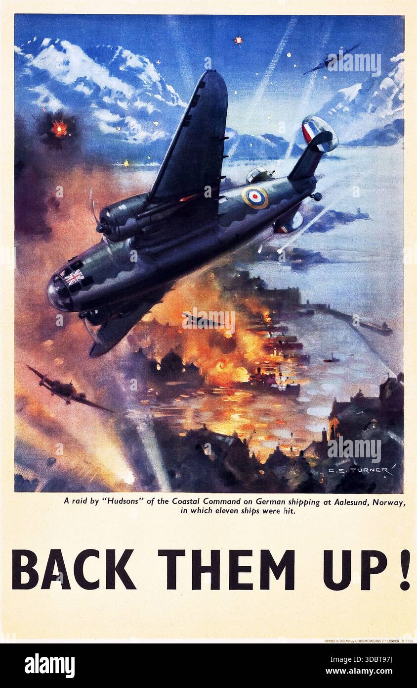 Affiche de propagande de la seconde Guerre mondiale (Royal Air Force, années 1940). Affiche de la RAF britannique « Un raid mené par Hudsons du Coastal Command sur les navires allemands à Aalesund, en Norvège, dans lequel onze navires ont été touchés » – « soutenez-les ! » Oeuvre de C. E. Turner Banque D'Images