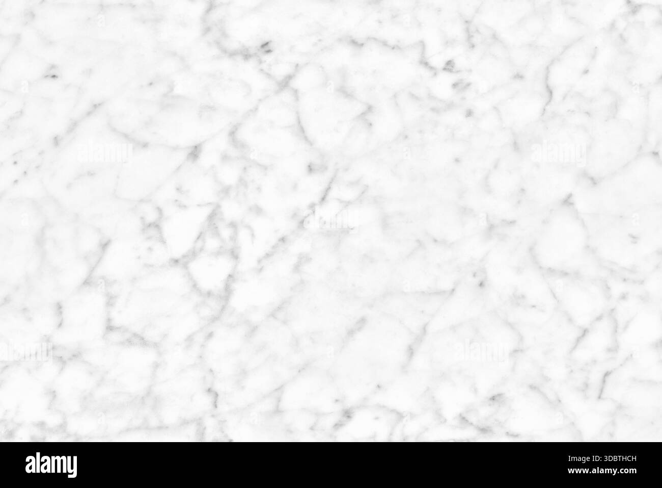 Fond haute résolution de marbre de Carrare blanc authentique. Comporte des veines grises naturelles sur une surface blanche brillante, parfait pour les intérieurs de luxe Banque D'Images