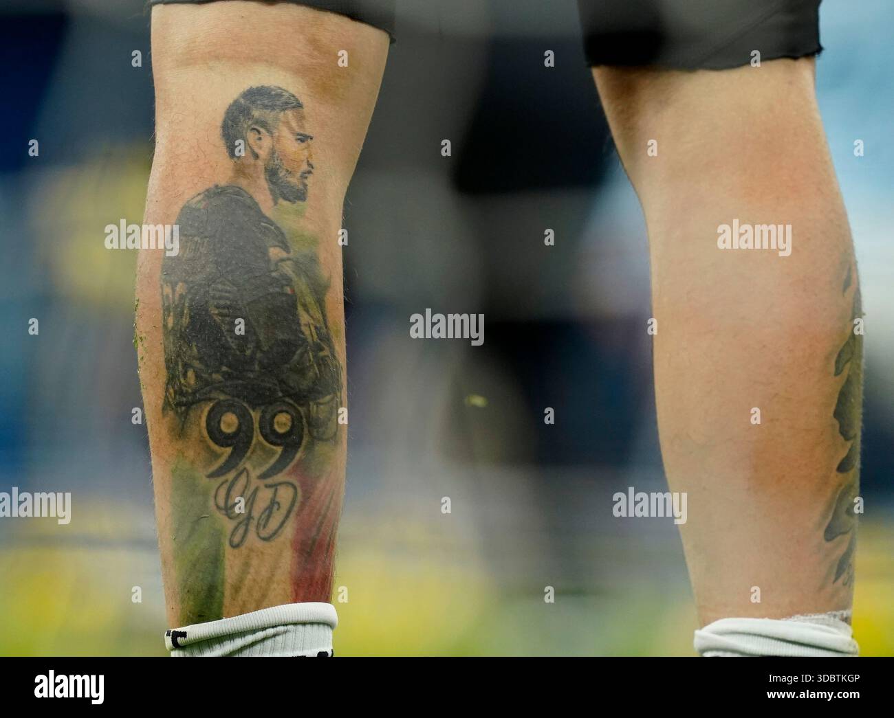 Manchester, Royaume-Uni. 17 décembre 2025. Un tatouage est vu sur la jambe de Gianluigi Donnarumma de Manchester City lors du match Manchester City vs Brentford Carabao Cup à l'Etihad Stadium de Manchester. Le crédit photo devrait se lire : Andrew Yates/Sportimage crédit : Sportimage Ltd/Alamy Live News Banque D'Images