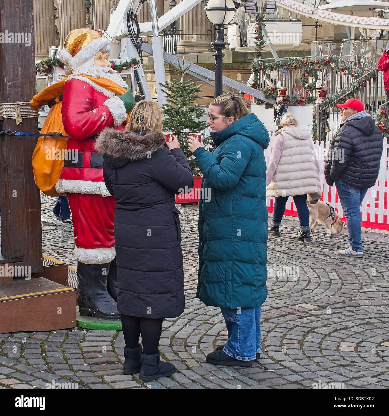 12 décembre 2025 Liverpool Citry, Liverpool, Merseyside, Royaume-Uni. Rafraîchissements aux marchés de noël de Liverpool Banque D'Images