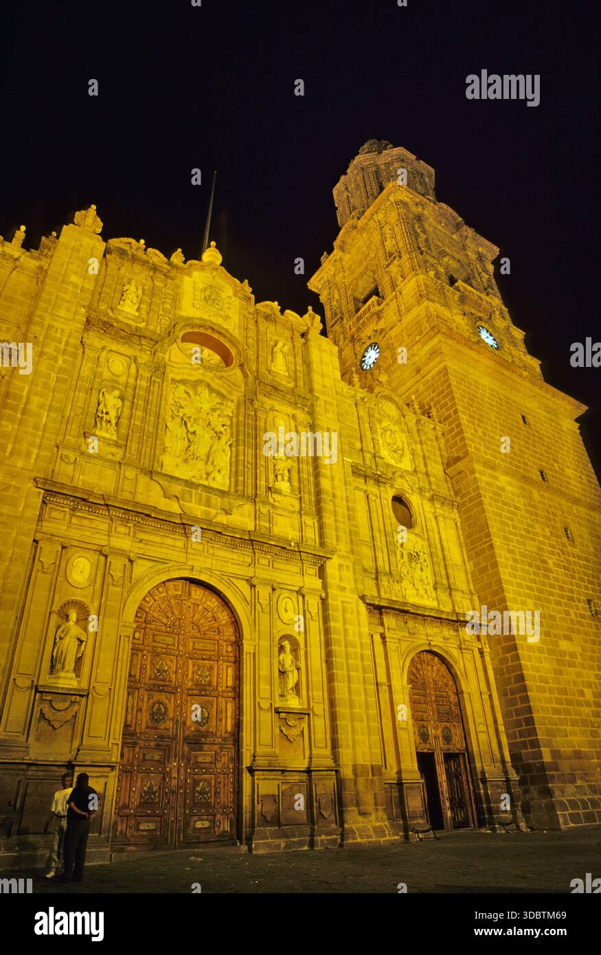 Façade de la cathédrale, la nuit, Morelia, état de Michoacan, Mexique Banque D'Images