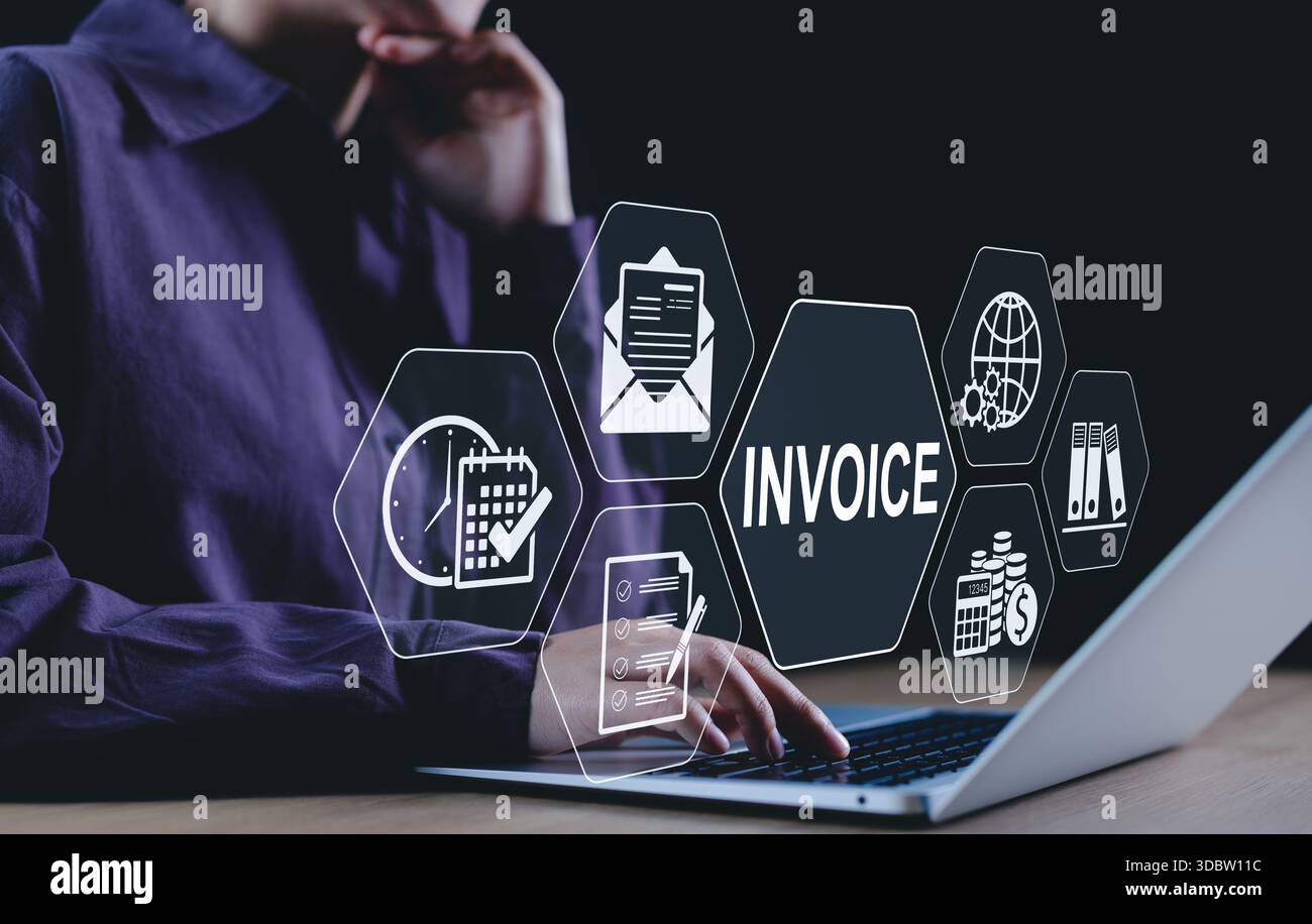 Concept de gestion numérique des factures. Personne utilisant l'ordinateur portable avec l'icône de facture, documents, calendrier, facture, et financière représentant la facturation en ligne, Banque D'Images