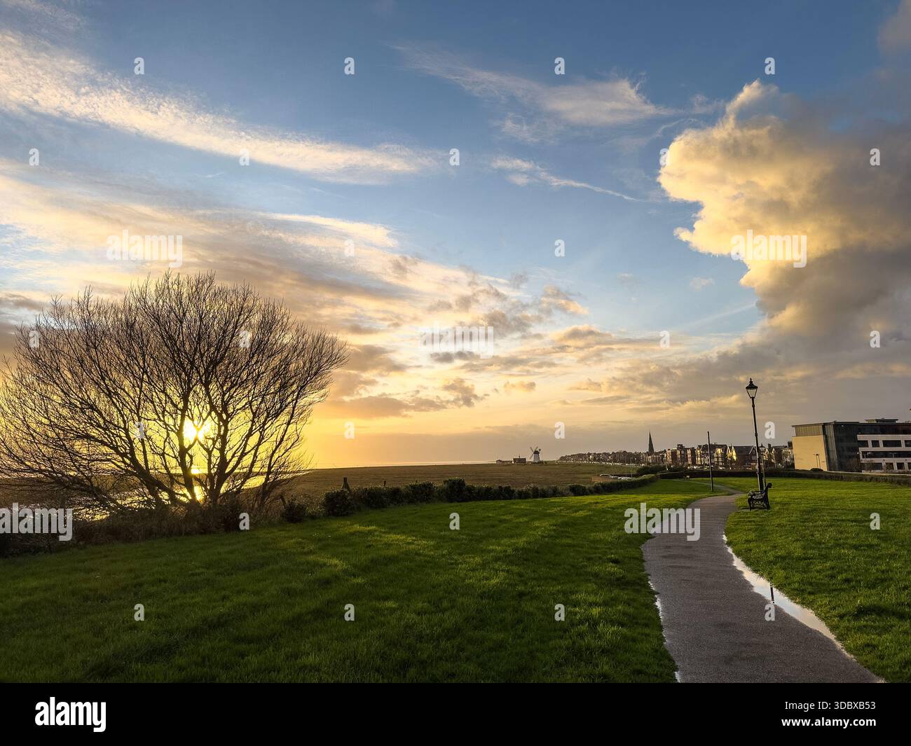 Coucher de soleil dans Lytham Quays et estuaire de Rible, Lytham St Annes, Fylde dans le Lancashire, Angleterre, Royaume-Uni Banque D'Images