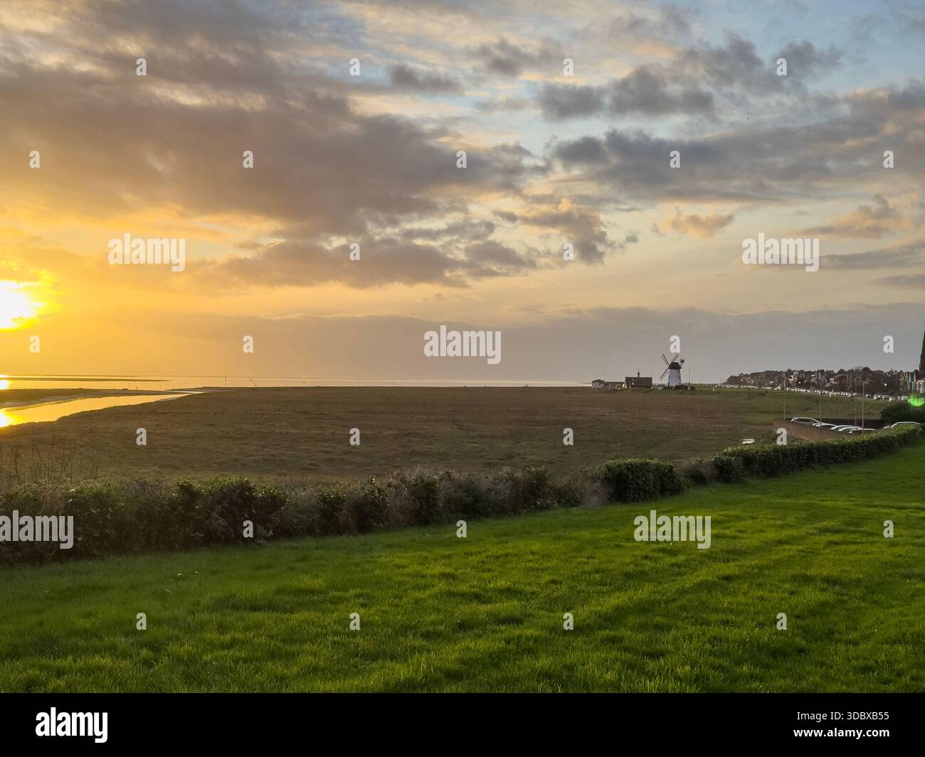 Coucher de soleil dans Lytham Quays et estuaire de Rible, Lytham St Annes, Fylde dans le Lancashire, Angleterre, Royaume-Uni Banque D'Images