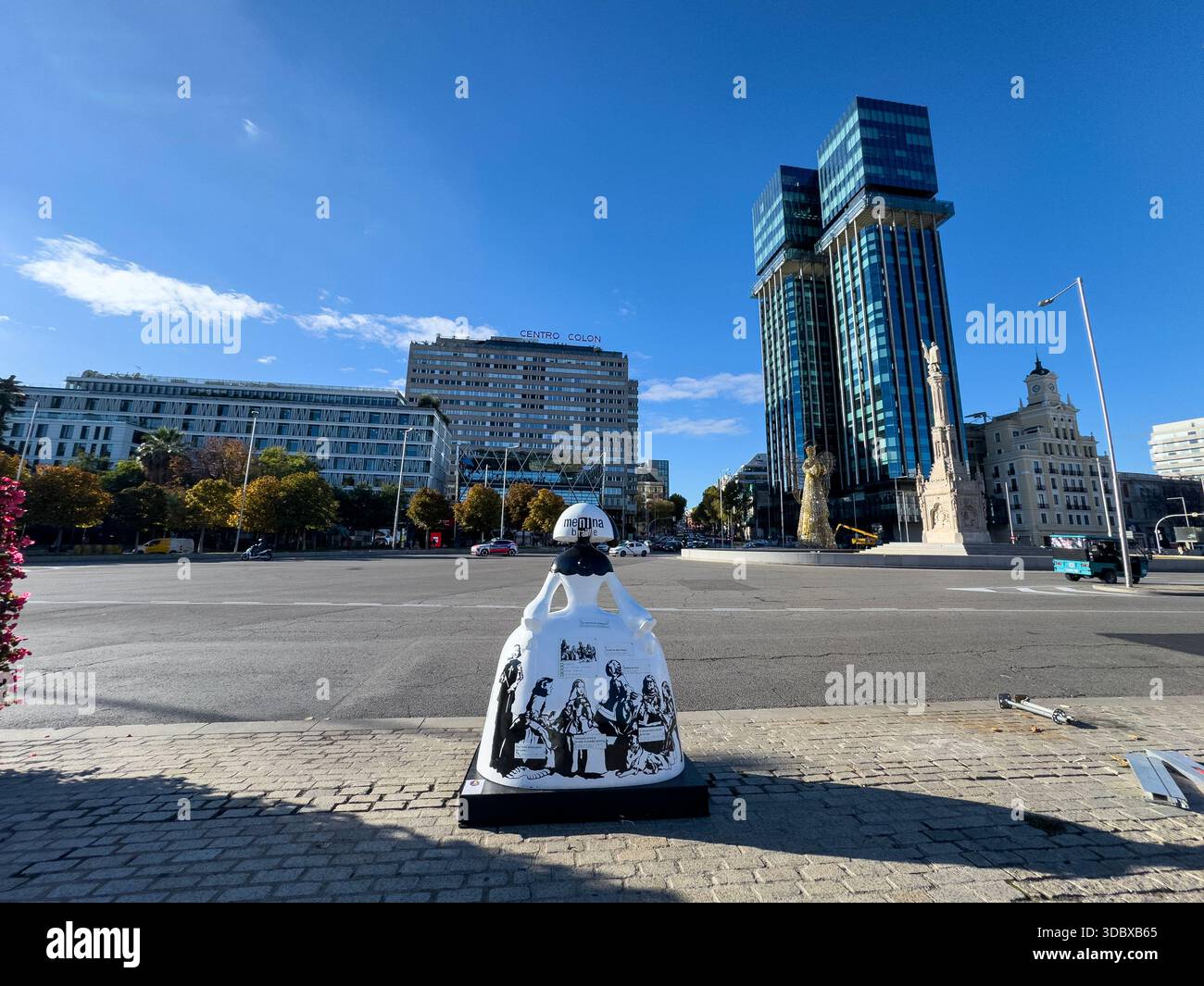 Galerie Meninas Madrid 2025 , Tours Columbus (Torres de Colón), Madrid, Plaza Colon, Madrid, Espagne Banque D'Images
