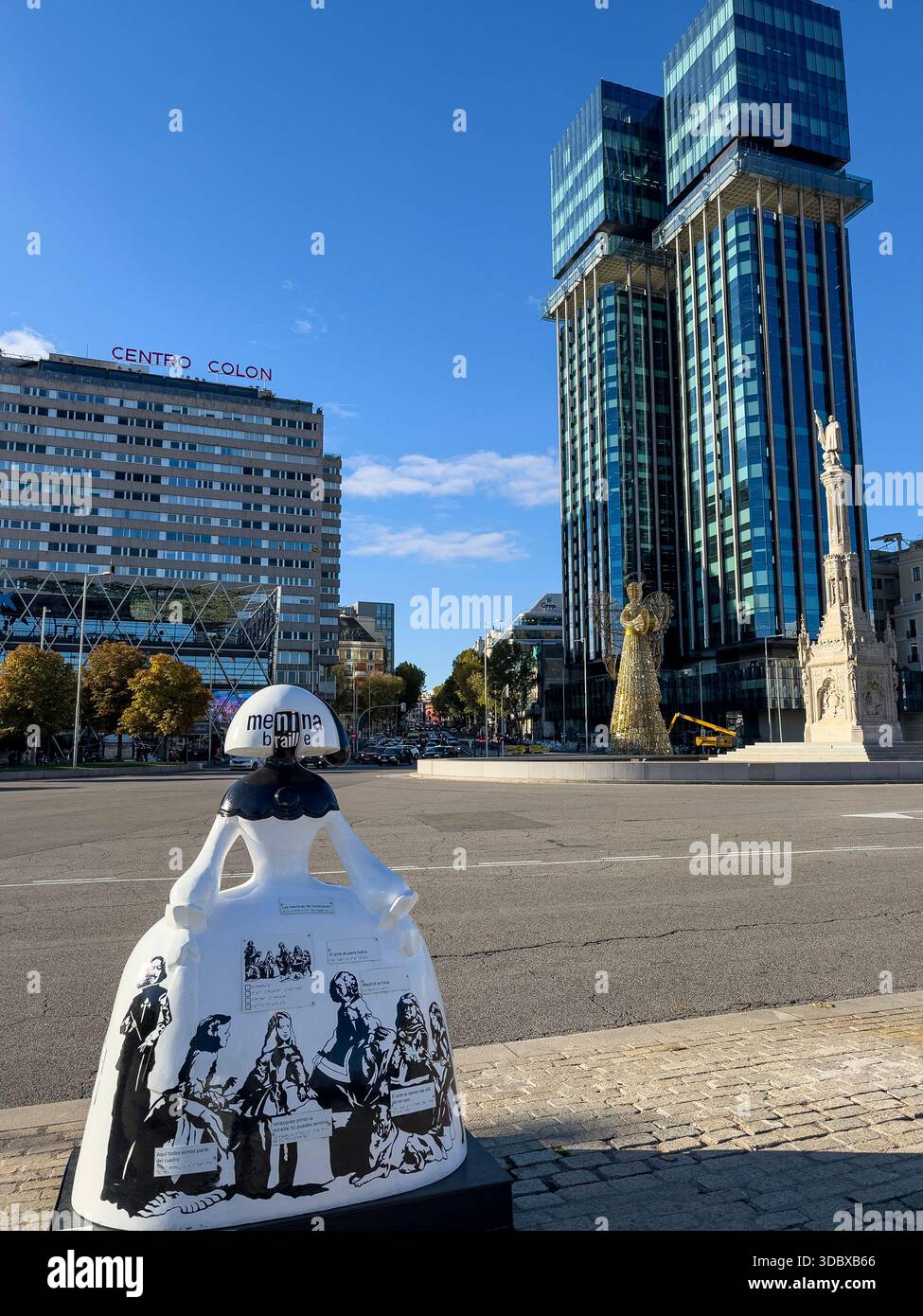 Galerie Meninas Madrid 2025 , Tours Columbus (Torres de Colón), Madrid, Plaza Colon, Madrid, Espagne Banque D'Images