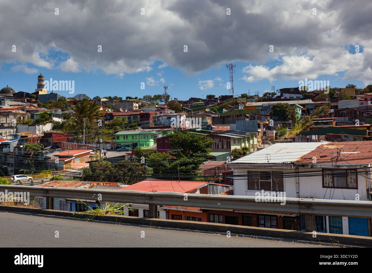 Une vue de maisons colorées dans un quartier de San Jose Banque D'Images