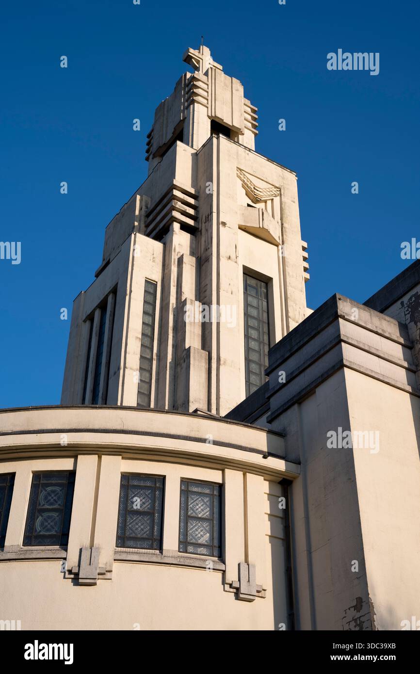 L'église de style art déco d'Augustine, construite en béton, dans la commune Forest de Bruxelles. Banque D'Images