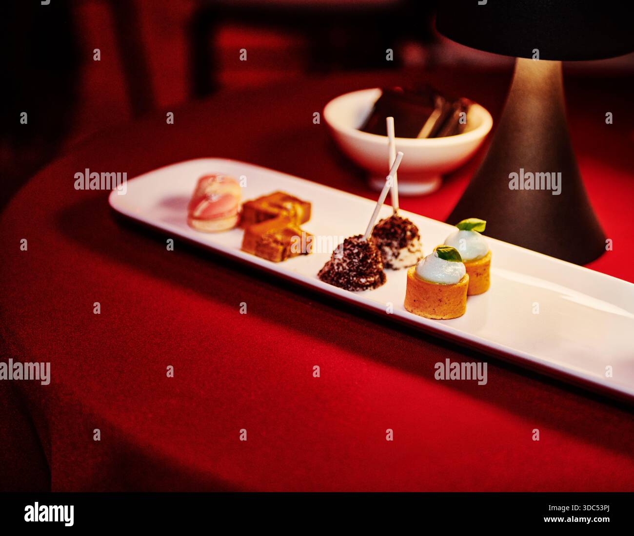 Plateau de desserts lors d'un événement avec traiteur Banque D'Images