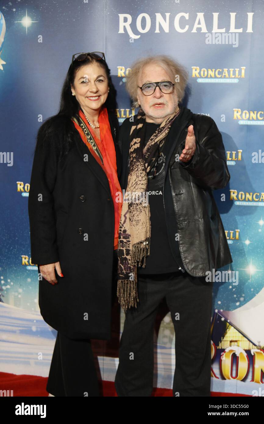 Berlin, 19.12.2025 Eliana Larible und Bernhard Paul BEI der Premiere des 21. Original Roncalli Weihnachtscircus im Tempodrom à Berlin Foto : Matthias Gränzdörfer Banque D'Images