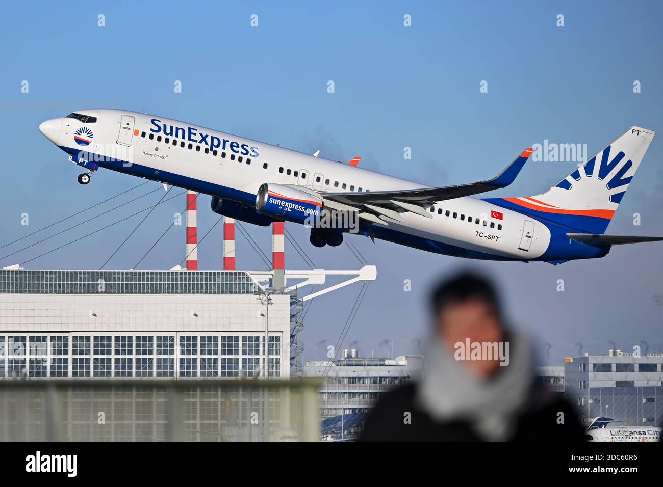 SunExpress Boeing 737-800 AM Start,hebt ab, Passagier jets am Flughafen Franz Josef Strauss in Muenchen.Munich. *** SunExpress Boeing 737 800 au décollage, avions passagers à l'aéroport Franz Josef Strauss de Munich Munich Munich Banque D'Images