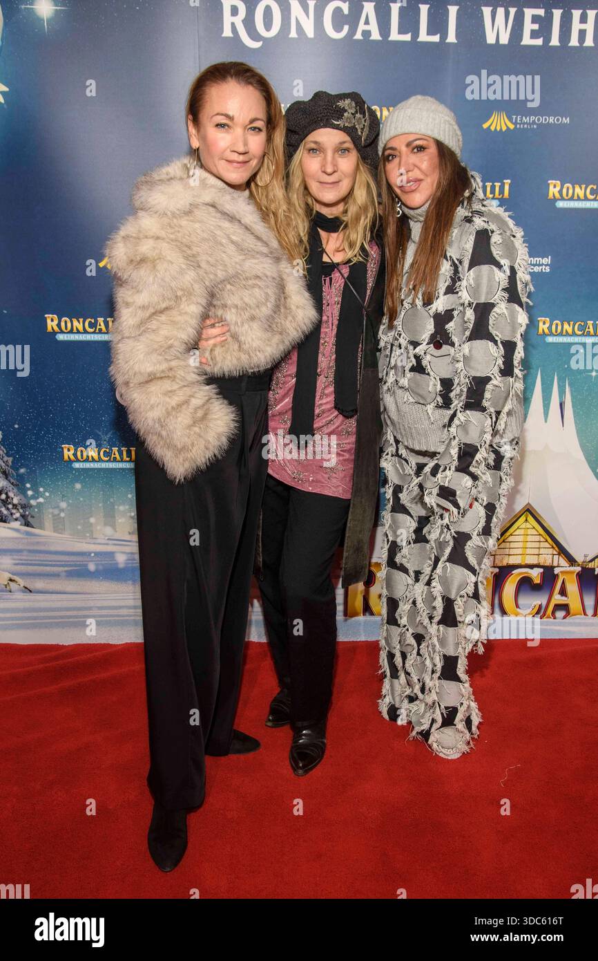abb : Lisa Maria Potthoff, Jeanette Hain und Simone Thomalla Schauspielerinnen zu gast BEI der Premiere des 21.Roncalli Weihnachtscircus im Tempodrom Berlin, AM 19.12.2025 à Berlin Deutschland *** abb Lisa Maria Potthoff, Jeanette Hain et Simone Thomalla actrices lors de la première des 21 Roncalli Weihnachtscircus au Tempodrom Berlin, le 19 12 2025 à Berlin Banque D'Images