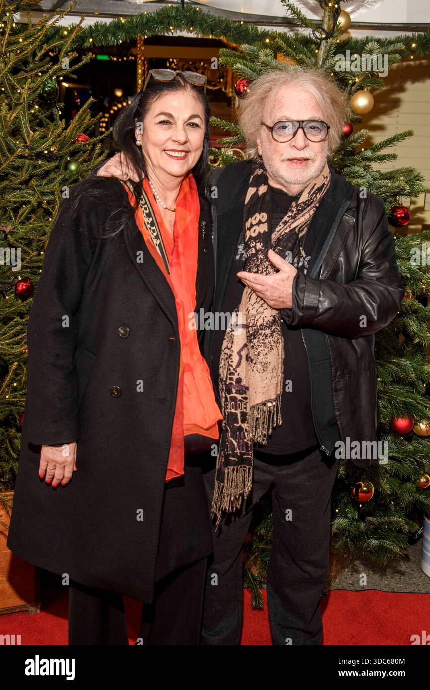 abb : Eliana Paul und Bernhard Paul Ehepaar zu gast BEI der Premiere des 21. Roncalli Weihnachtscircus im Tempodrom Berlin, AM 19.12.2025 à Berlin Berlin Deutschland *** abb Eliana Paul et Bernhard Paul se marient en tant qu'invités à la première du Cirque de Noël 21 Roncalli au Tempodrom Berlin, le 19 12 2025 à Berlin Berlin Allemagne Banque D'Images