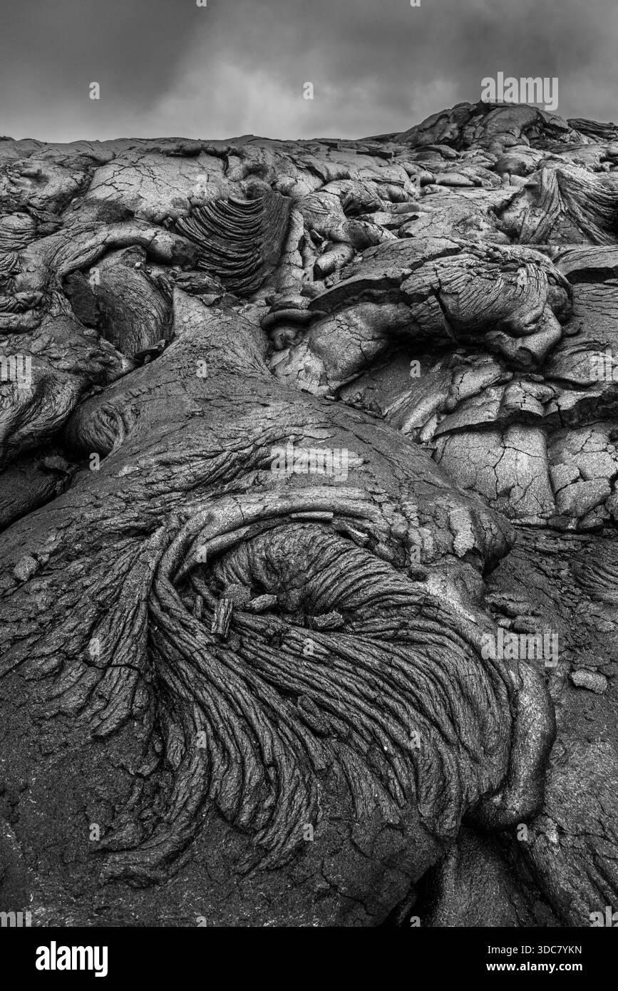 Lave Pahoehoe le long de Chain of Craters Road dans le parc national des volcans d'Hawaï, île d'Hawaï. Banque D'Images