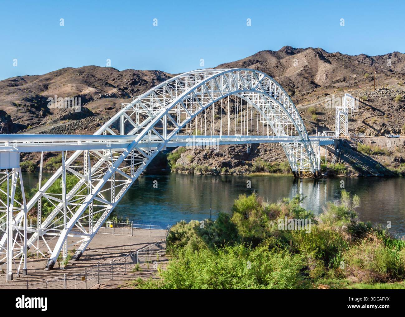 Sur LA ROUTE 66, Old Trails Arch Bridge, Colorado River, Havasu National Wildlife refuge, Topock, Arizona. Registre national des lieux historiques. Banque D'Images