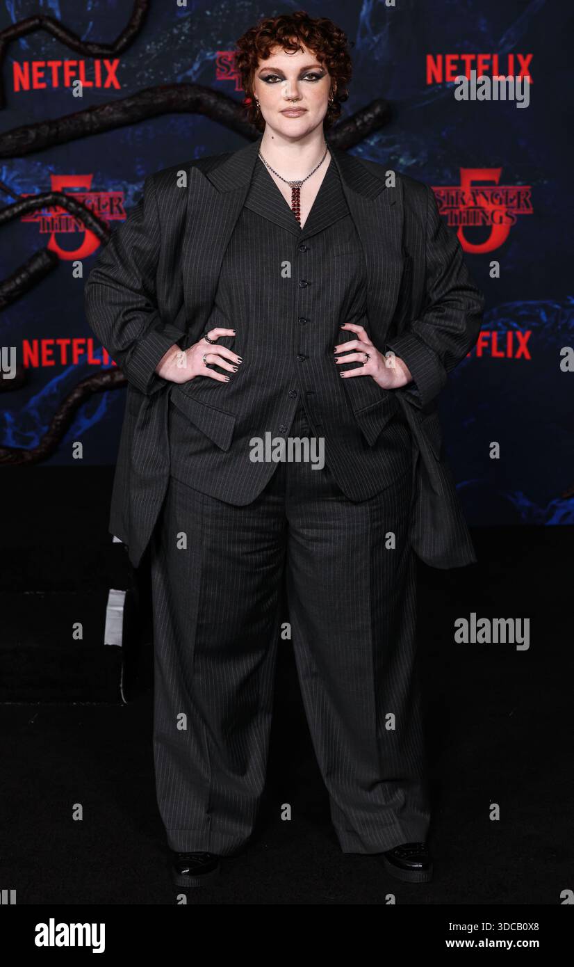 (FILE) Stranger Things 5 vol. 2 sortira trois nouveaux épisodes à Noël (jeudi 25 décembre 2025) et vol. 3 - l'épisode final de la Saint-Sylvestre (mercredi 31 décembre 2025). HOLLYWOOD, LOS ANGELES, CALIFORNIE, États-Unis - 06 NOVEMBRE : L'actrice américaine Shannon Purser arrive à la première à Los Angeles de la saison 5 de 'Stranger Things' de Netflix qui se tient au TCL Chinese Theatre IMAX le 6 novembre 2025 à Hollywood, Los Angeles, Californie, États-Unis. (Photo de Xavier Collin/image Press Agency) Banque D'Images