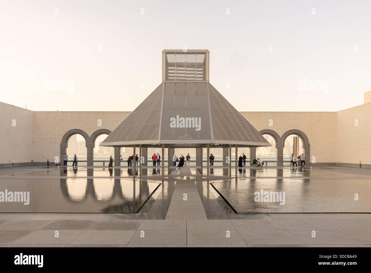 Le Musée d'Art islamique de Doha, Qatar, conçu par l'architecte Im Pei à la Corniche. Banque D'Images