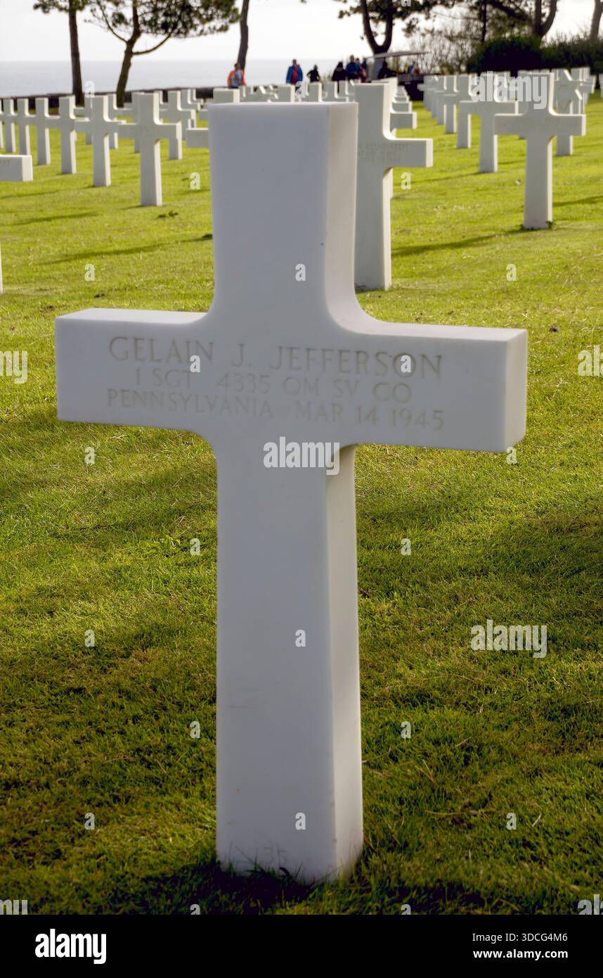 Pierres tombales au cimetière américain, Omaha Beach, Normandie, France Banque D'Images