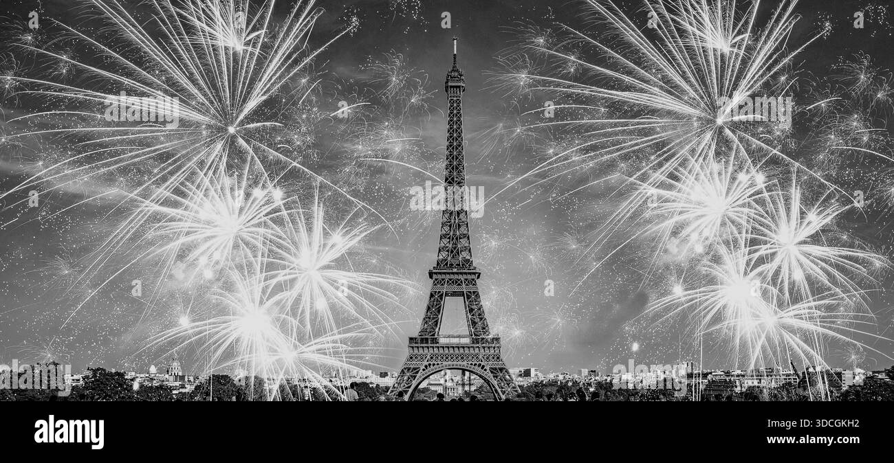 Feux d'artifice au-dessus de la tour Eiffel le nouvel an à Paris Banque D'Images