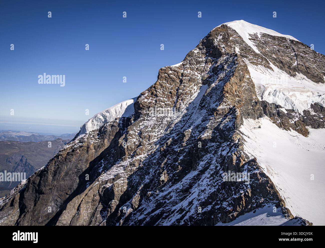 Sommets de montagne enneigés à Jungfraujoch, Suisse Banque D'Images