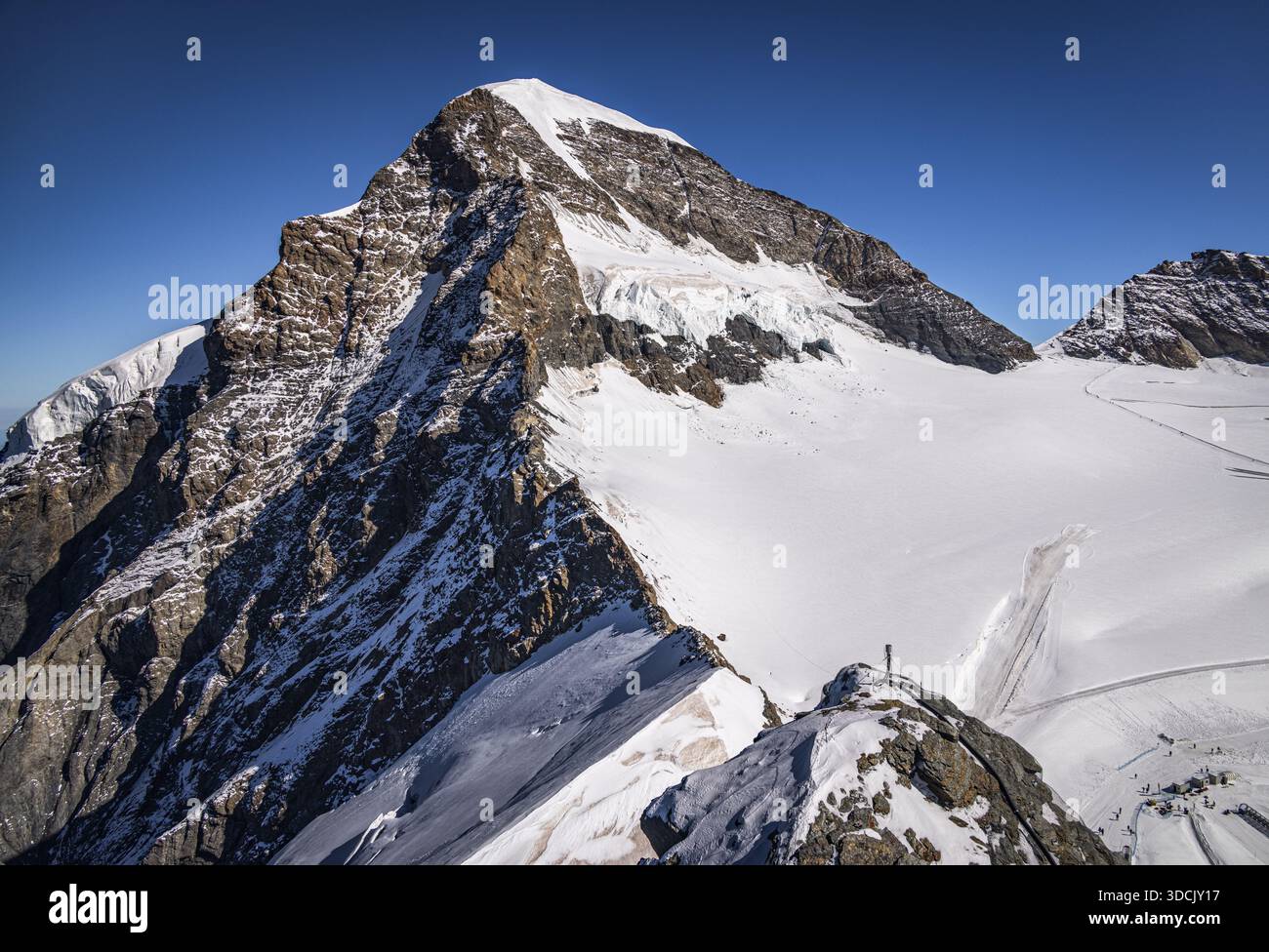 Sommets de montagne enneigés à Jungfraujoch, Suisse Banque D'Images
