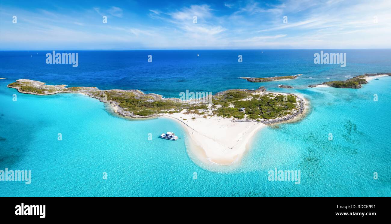 Vue aérienne panoramique sur les magnifiques Exumas Cays, les Bahamas Caraïbes Banque D'Images