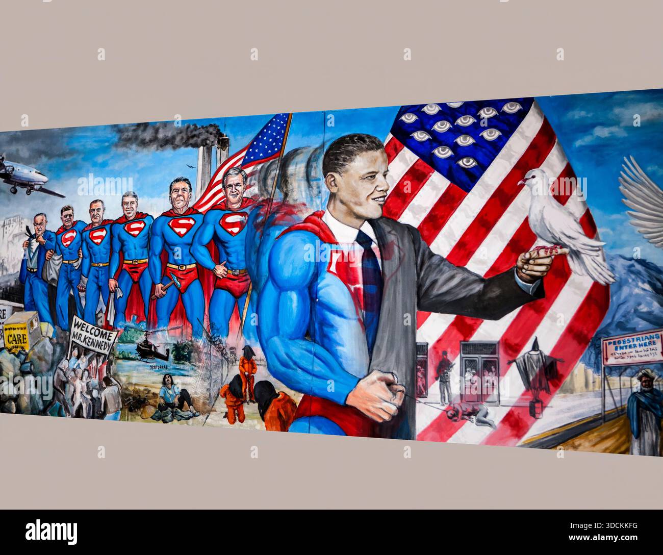 La peinture politique met en scène plusieurs présidents américains éminents vêtus de costumes de Superman, utilise l'image emblématique de Superman, un symbole associé à Banque D'Images