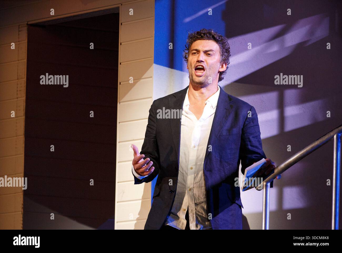 Jonas Kaufmann (Chevalier des Grieux) dans MANON LESCAUT au Royal Opera, Covent Garden, Londres WC2 17/06/2014 musique : Giacomo Puccini livret : Luigi Illica, Giuseppe Giacosa, Marco Praga & Domenico Oliva chef d'orchestre : Antonio Pappano design : Paul Brown éclairage : Mark Henderson réalisateur : Jonathan Kent Banque D'Images