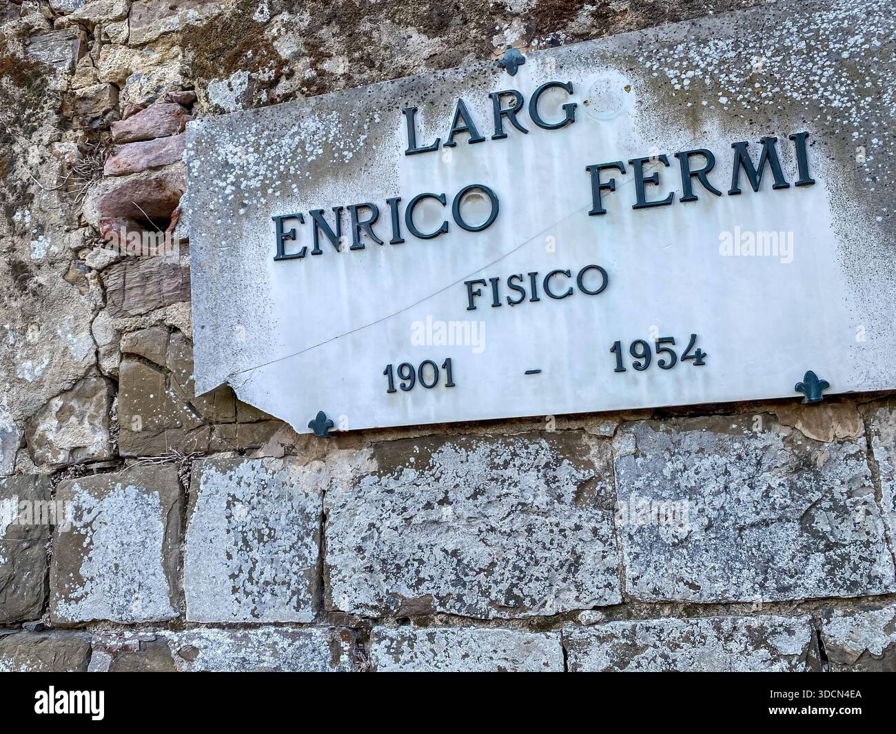 Signalisation d'entrée pour l'Institut Galileo Galilei de physique théorique à Arcetri, Florence, Toscane, Italie. Banque D'Images