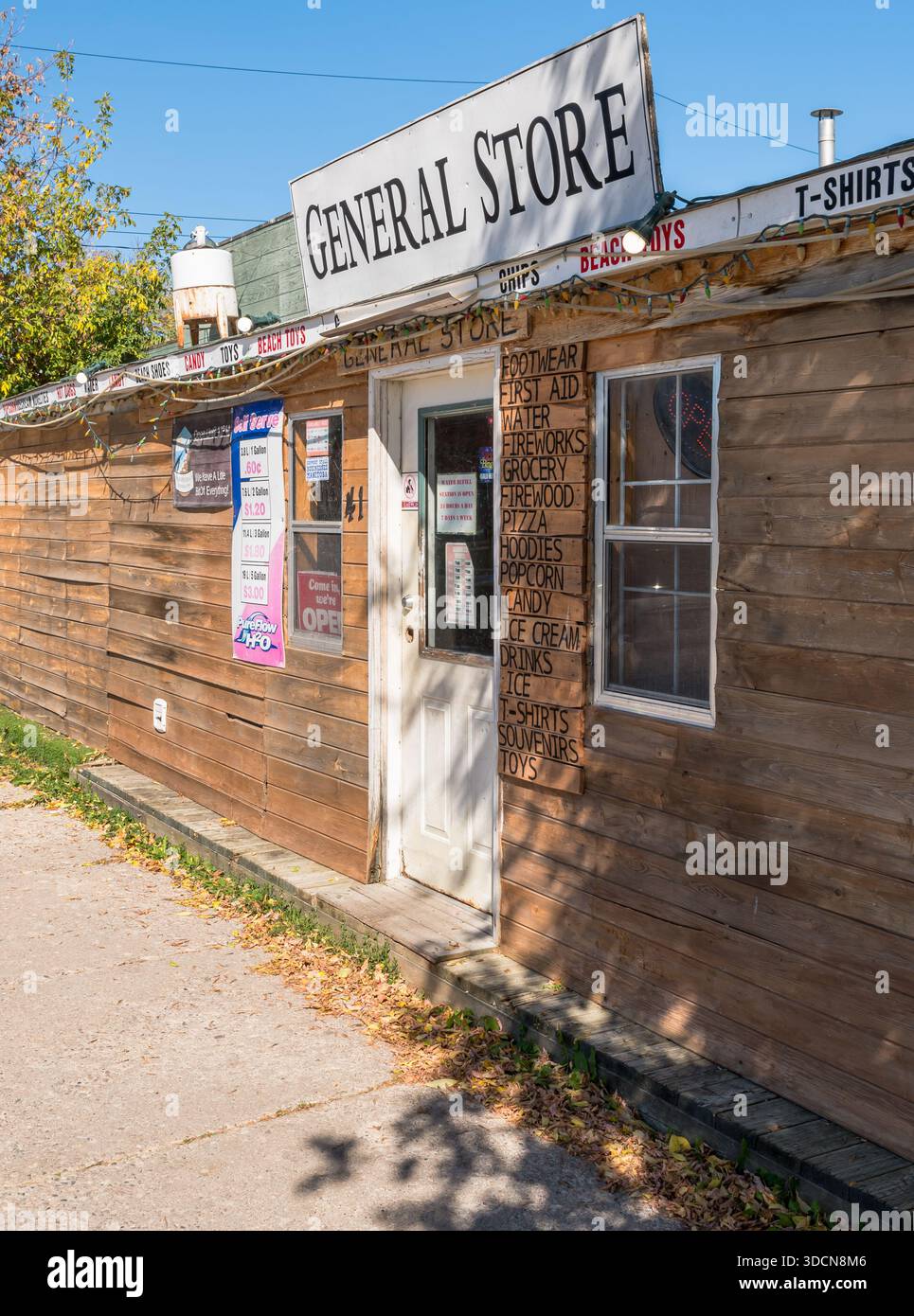 L'entrée du magasin général, un magasin indépendant de petite entreprise à Winnipeg Beach, Canada Banque D'Images
