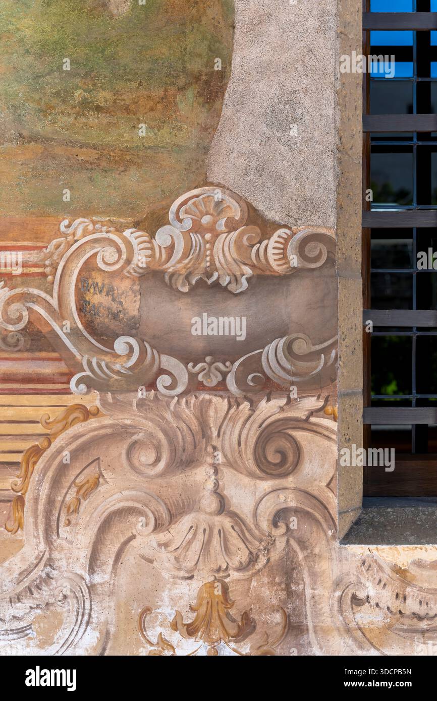 Le cloître de Santa Chiara - prévu comme un jardin paisible pour les religieuses de Santa Chiara. Dans le quartier San Giuseppe de la vieille ville de Naples, Italie. Banque D'Images