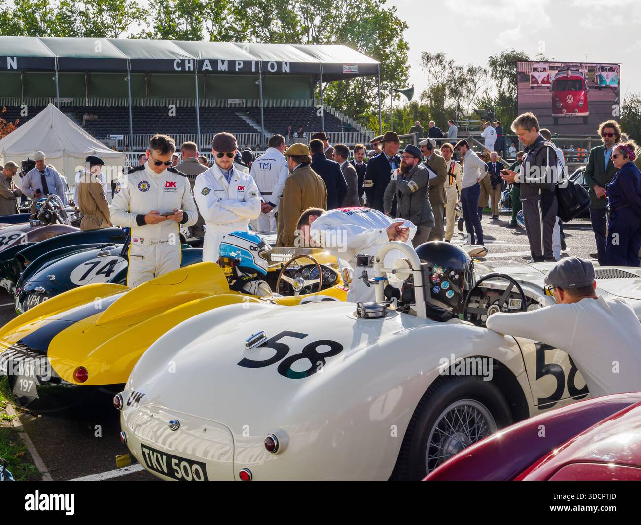 parc fermé au Goodwood Revival 2025 Banque D'Images