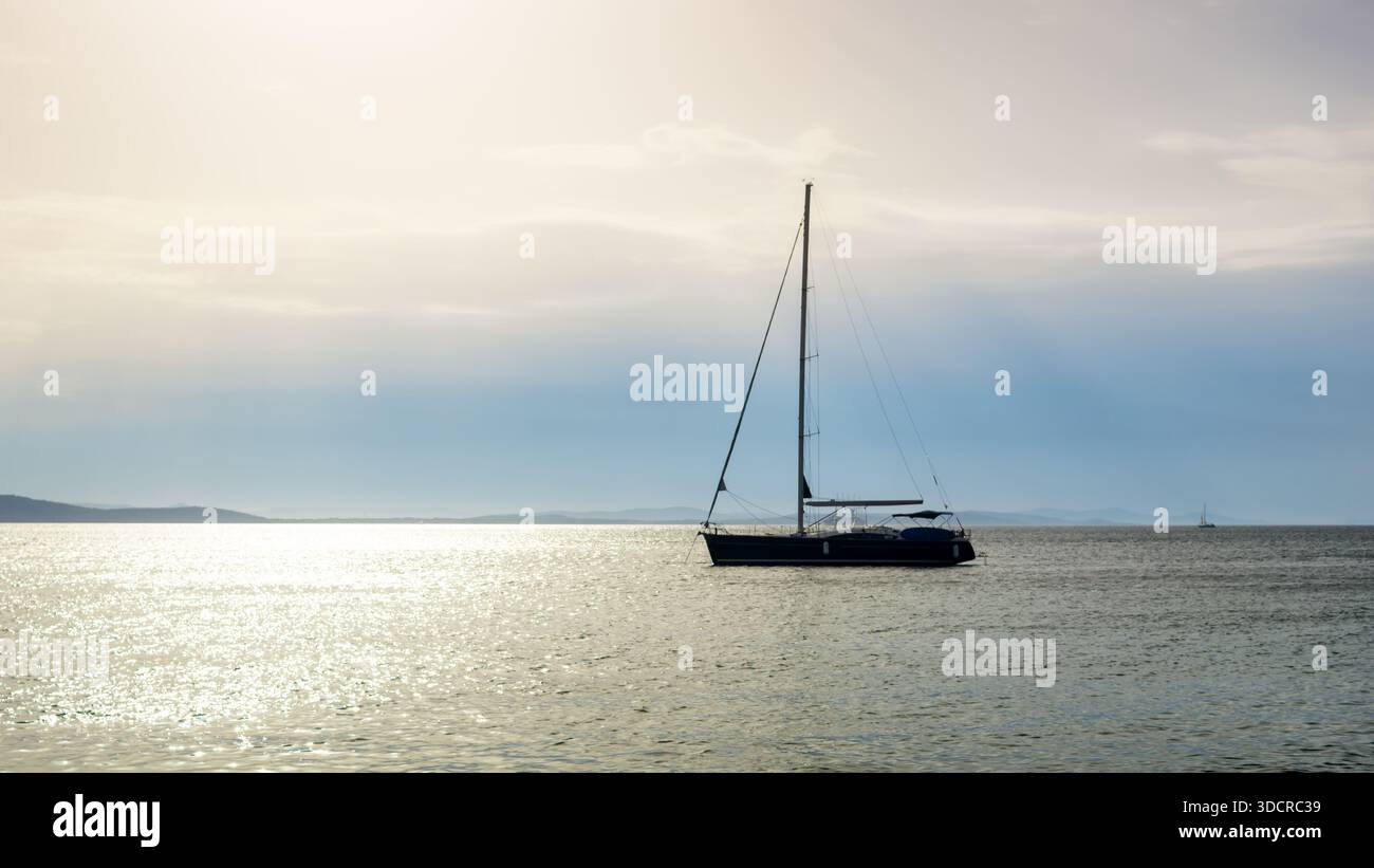 Bateau à voile sur la mer adriatique Banque D'Images