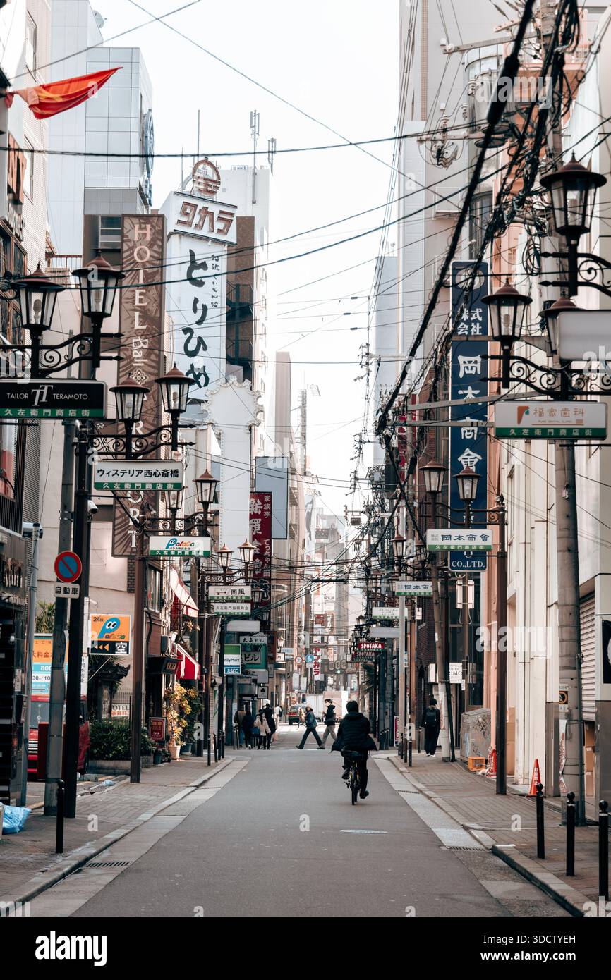 Rue dans le quartier America-mura, Osaka, Japon Banque D'Images