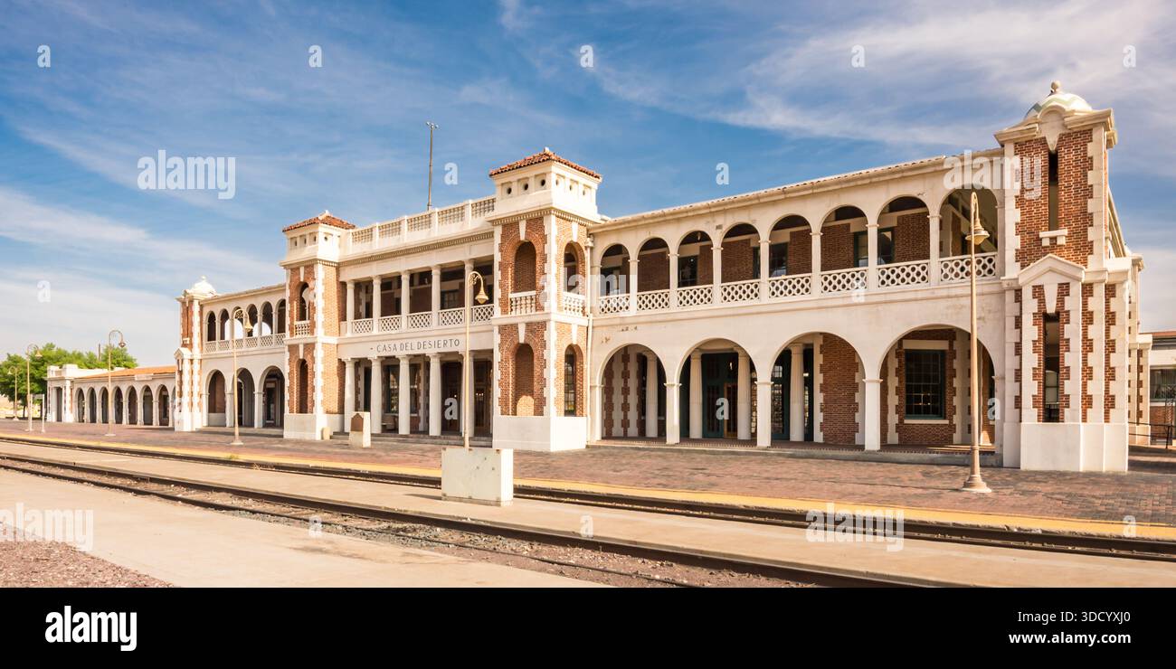 Sur LA ROUTE 66, Historic Harvey House Railroad Depot, Barstow, Californie. Registre national des lieux historiques. Banque D'Images