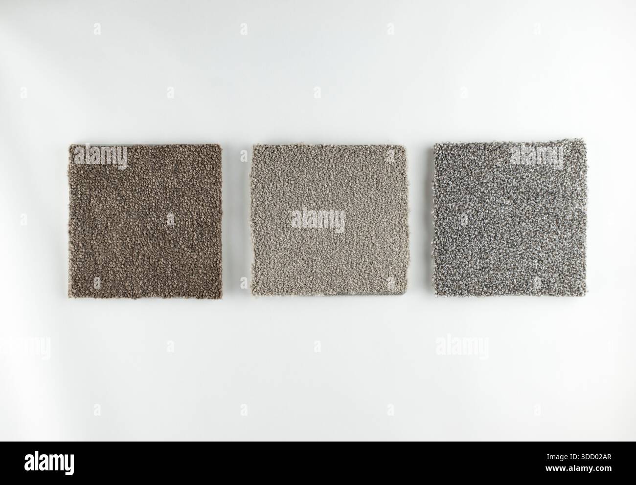 illustration de concept de choix difficile - échantillons de tapis gris similaires sur fond blanc Banque D'Images