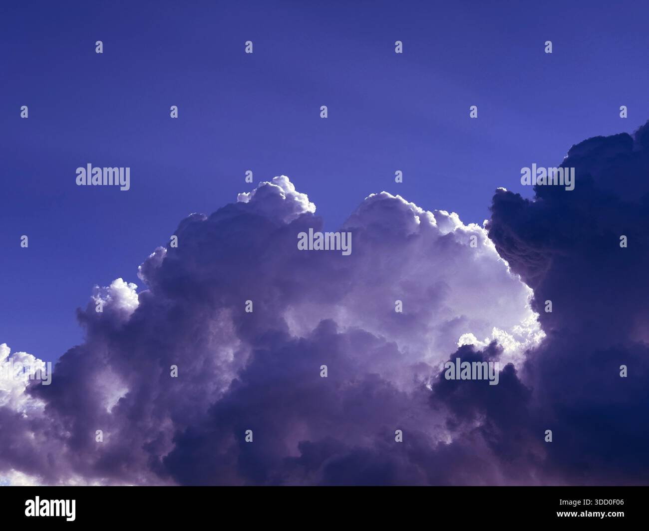 Nuages orageux dans le ciel Banque D'Images