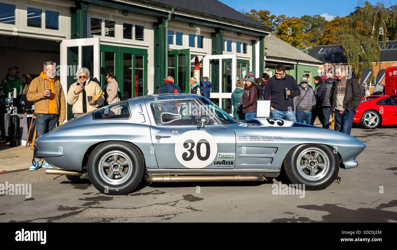 Chevrolet Corvette Stingray 1963, exposée à l'Assemblée de Bicester Motion qui s'est tenue le 30 novembre 2025. Banque D'Images