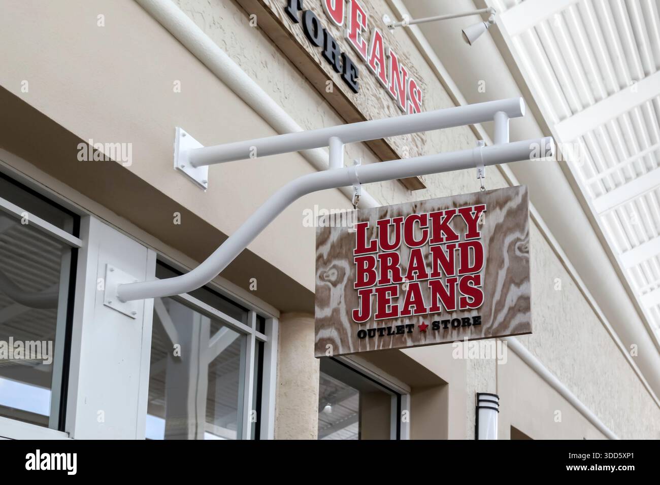 Enseigne de magasin Lucky Brand Jeans à Orlando, Floride, États-Unis. Banque D'Images
