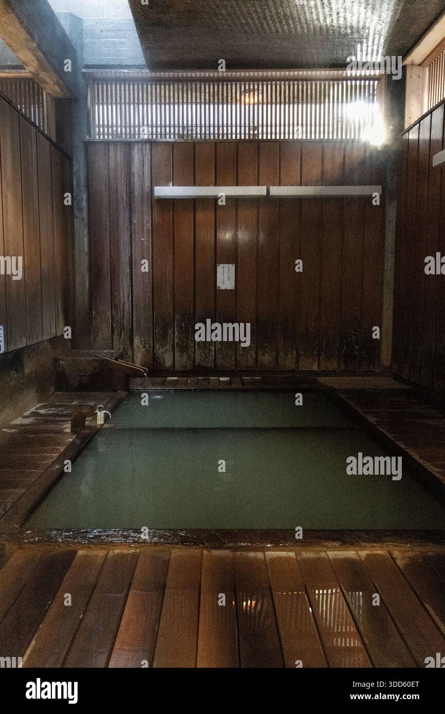 Intérieur du bain public No 9 O-yu, Shibu Onsen, Yudanaka, Nagano, Japon Banque D'Images