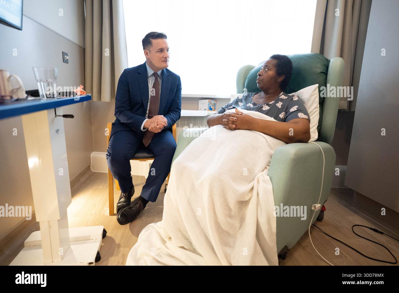 SOUS EMBARGO JUSQU'EN 0001 MARDI 30 DÉCEMBRE le secrétaire à la santé Wes Streeting ouvre une nouvelle salle au St Christopher's Hospice à Sydenham, au sud-est de Londres, qui a été financée par 2 millions de livres sterling de l'investissement en capital du gouvernement dans les hospices à travers le pays. Date de la photo : jeudi 18 décembre 2025. Banque D'Images