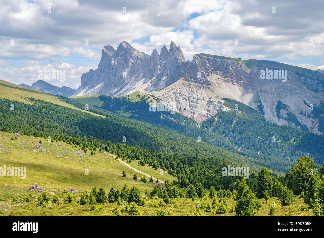 Vue sur le paysage des montagnes Odle dans les Dolomites Banque D'Images