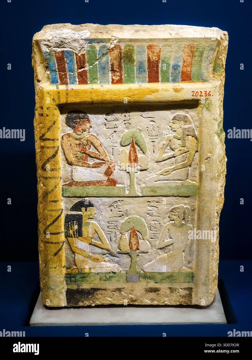 Stèle funéraire de Dedu-Sobek - moyen Empire - calcaire peint - nécropole du Nord, Abydos Banque D'Images