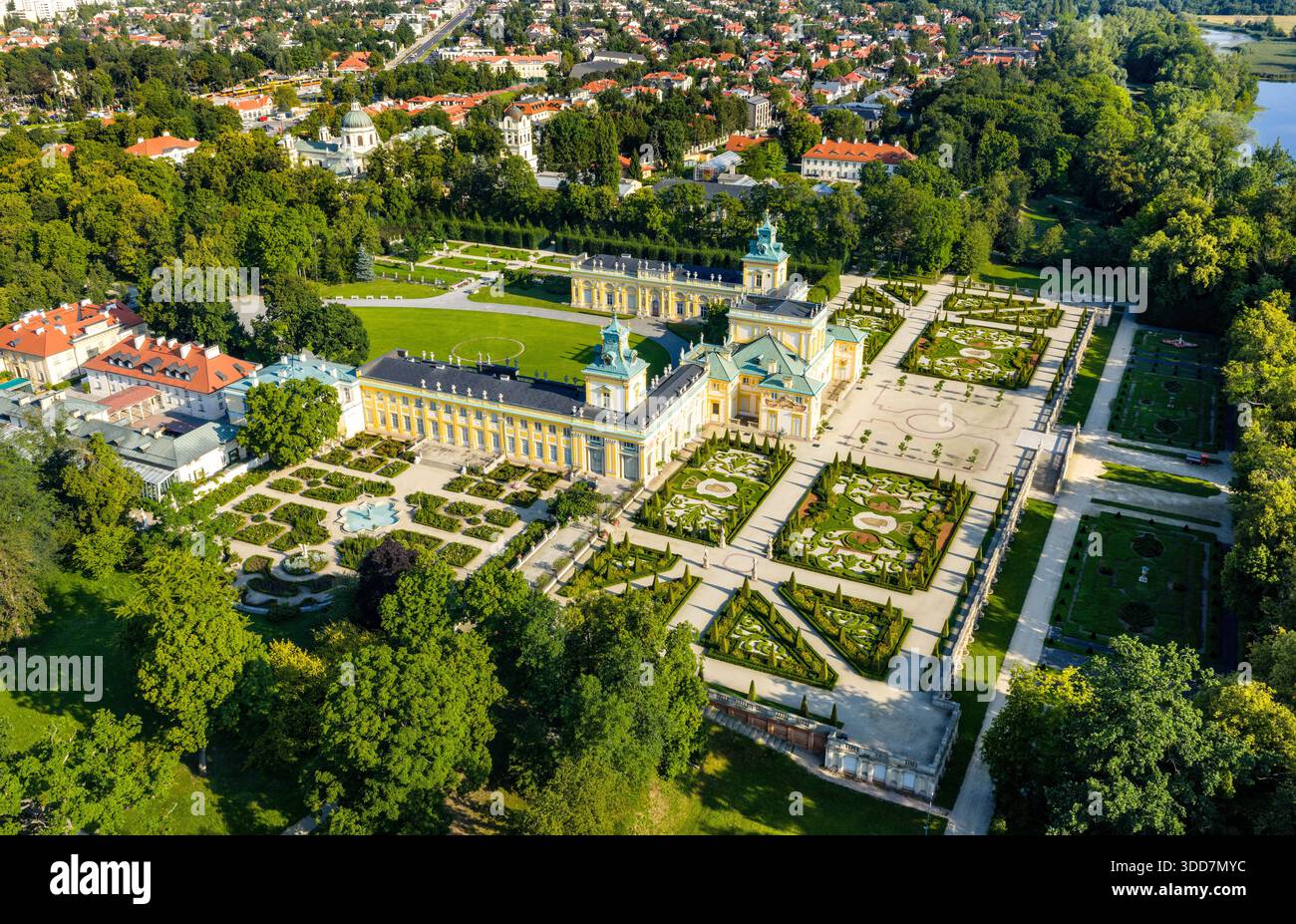 Varsovie, Pologne - 07 août 2025 : Palais Royal de Wilanow du roi Jan III Sobieski avec jardin et parc environnants dans le quartier historique de Wilanow Banque D'Images