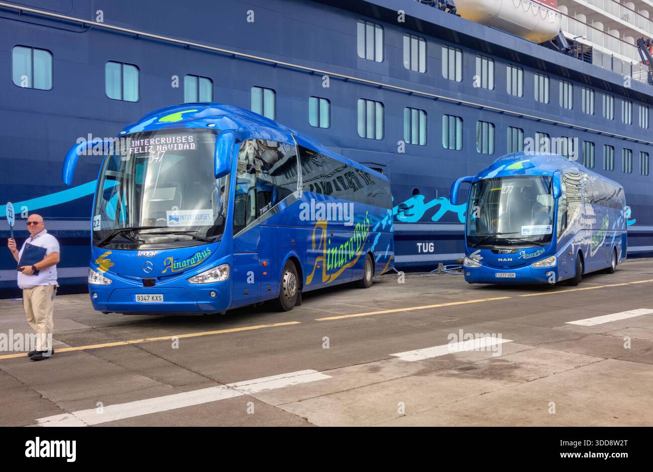 AinaraBus excursion en autocar attendant les touristes au port de croisière de Tenerife Banque D'Images