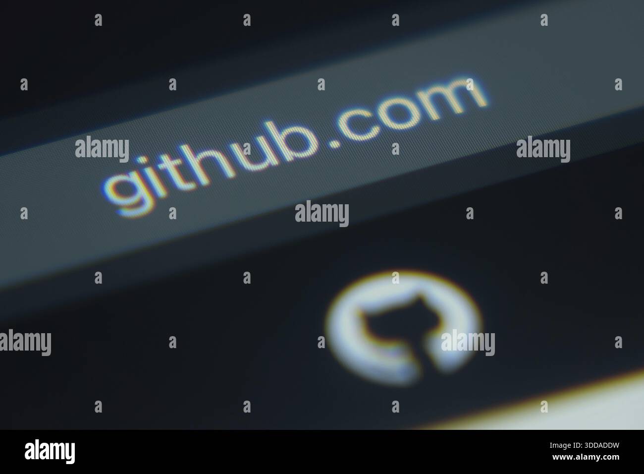 Dhaka, Bangladesh- 02 déc. 2025 : un gros plan de l'écran d'un ordinateur portable affiche l'interface web de GitHub dans un navigateur Banque D'Images